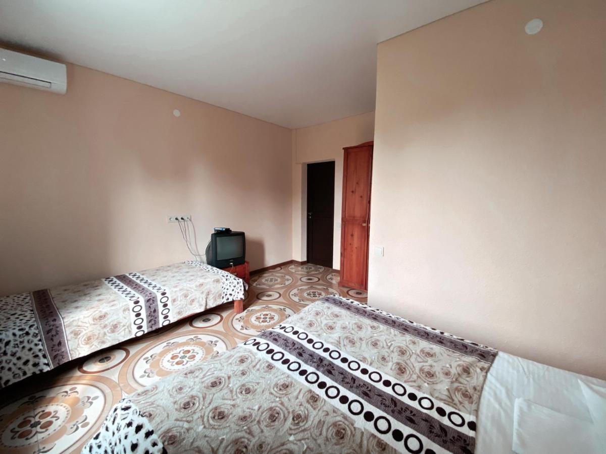 Guest House Harmony Pizunda Bagian luar foto