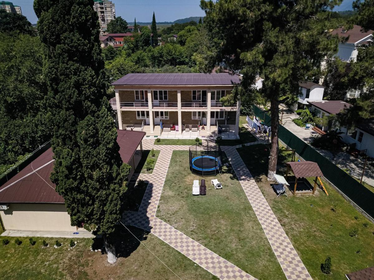 Guest House Harmony Pizunda Bagian luar foto