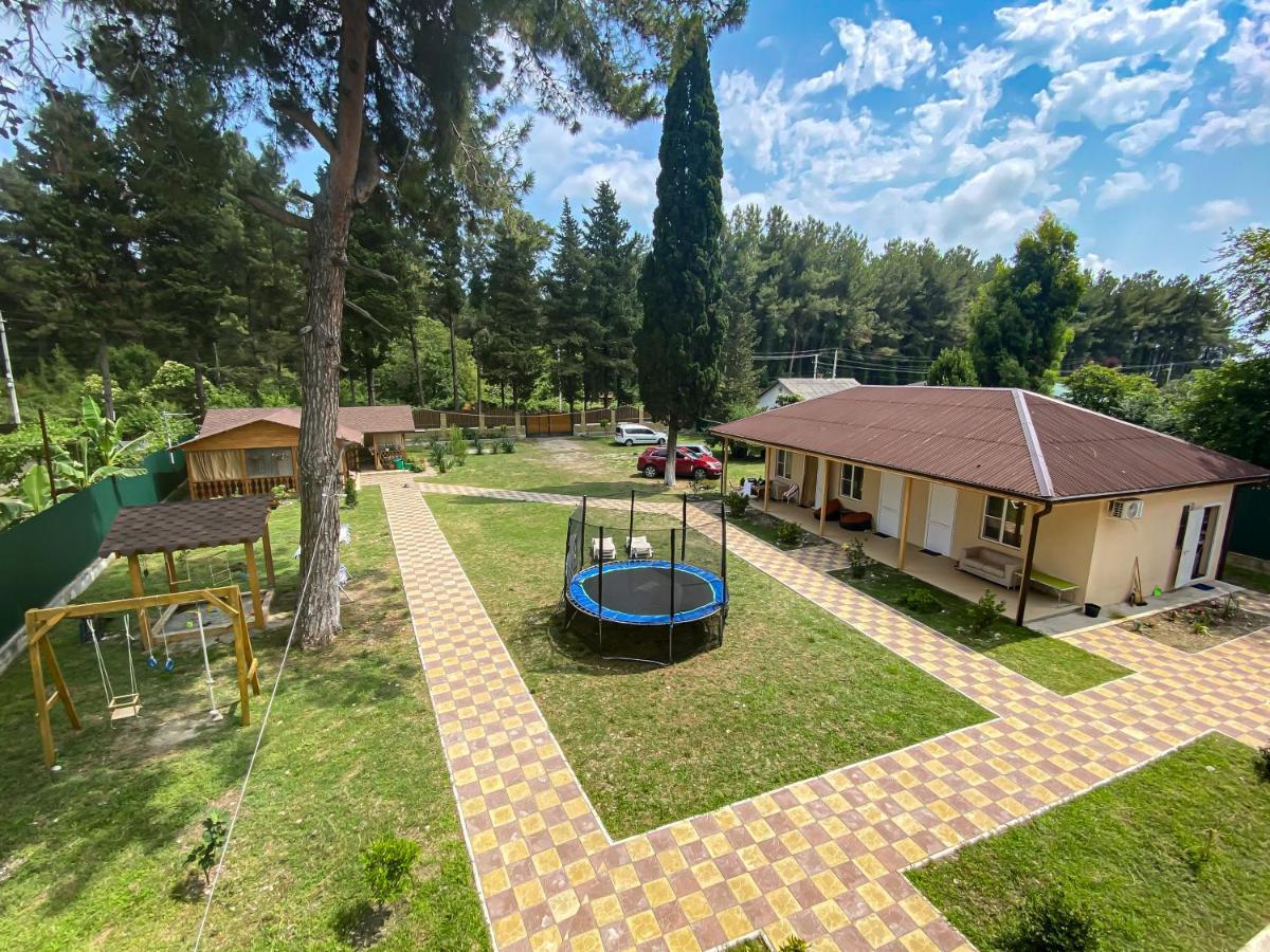 Guest House Harmony Pizunda Bagian luar foto