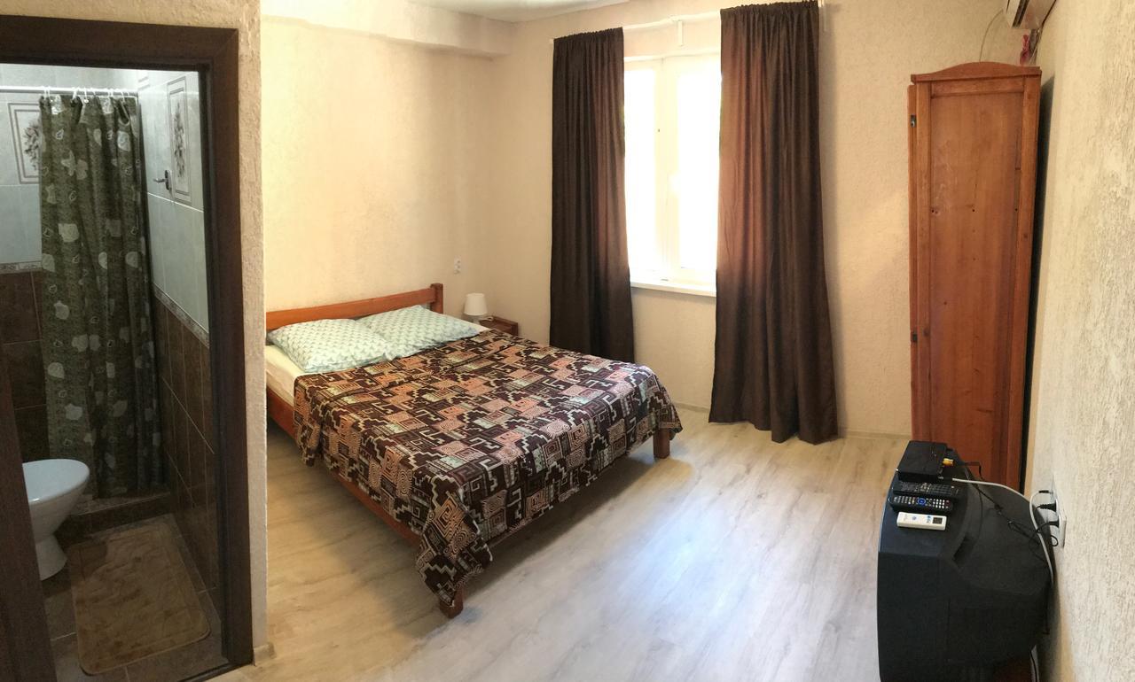 Guest House Harmony Pizunda Bagian luar foto
