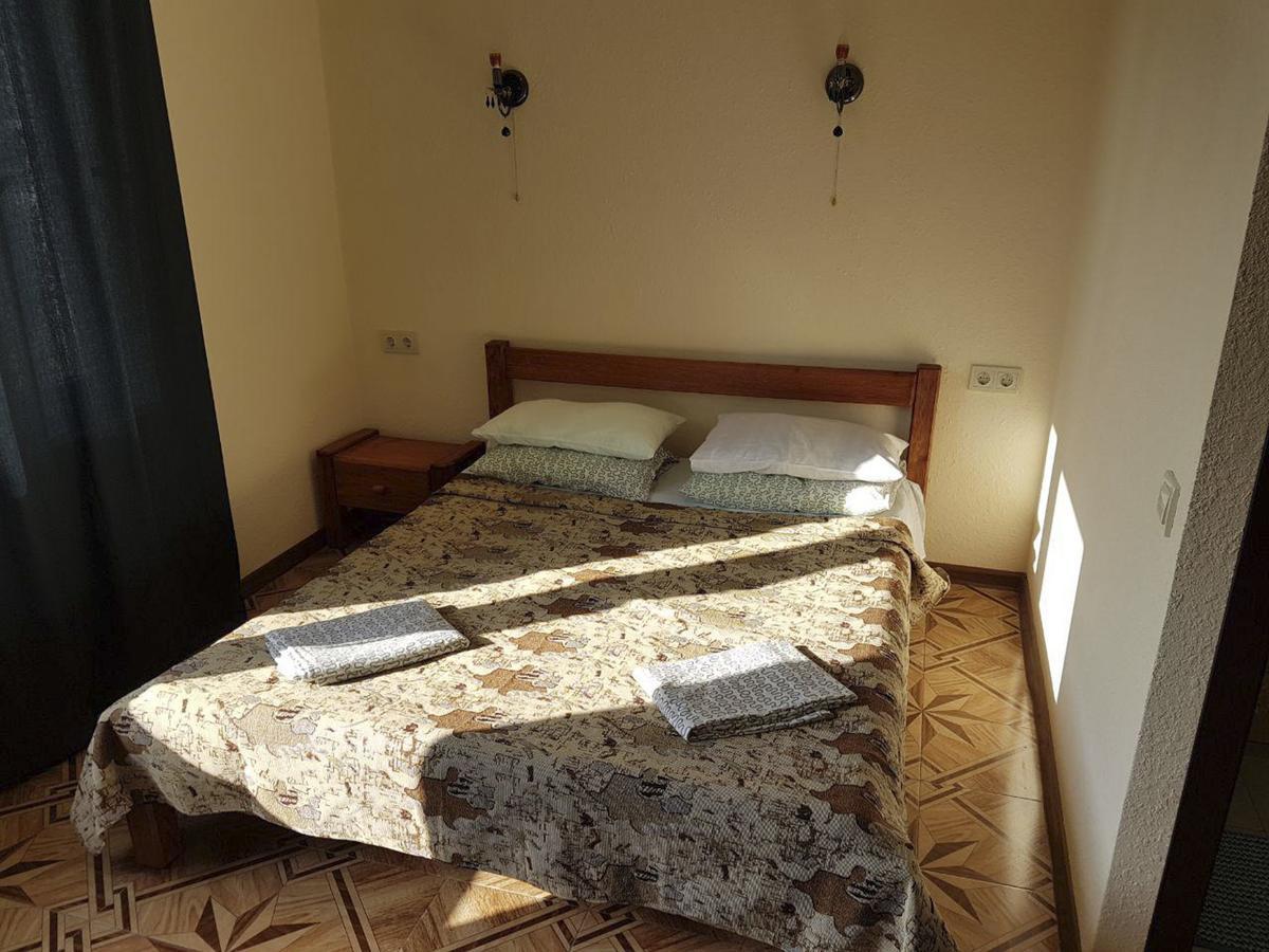 Guest House Harmony Pizunda Bagian luar foto
