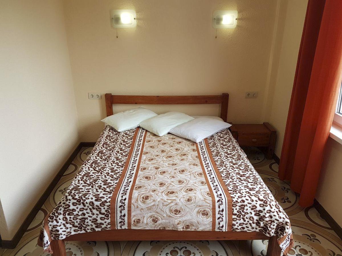 Guest House Harmony Pizunda Bagian luar foto
